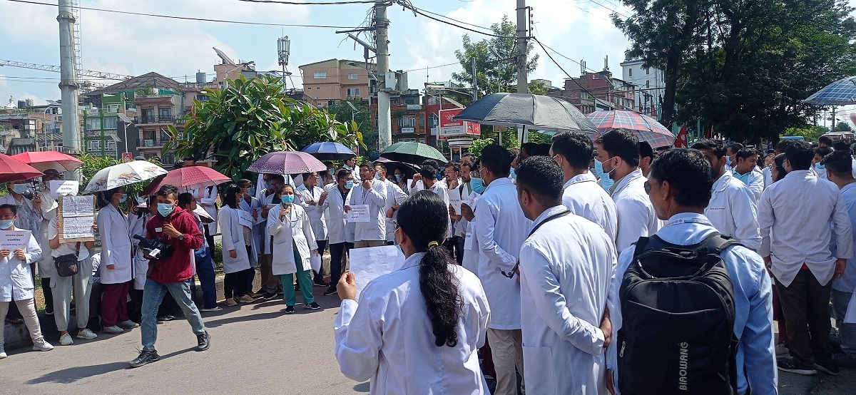 स्वास्थ्यकर्मीको सडक आन्दोलन
